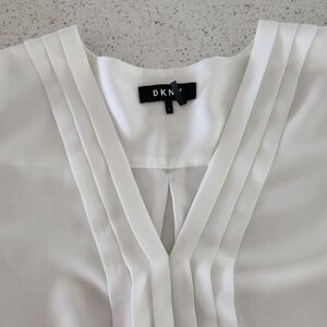 DKNY Women's White V-Neck Top Size Large